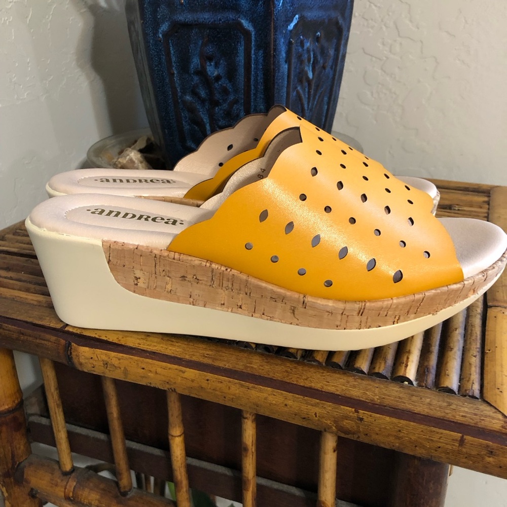 ❌ANDREA Womens Wedge Sandals Slides Open Toe Yellow Mustard Size 7